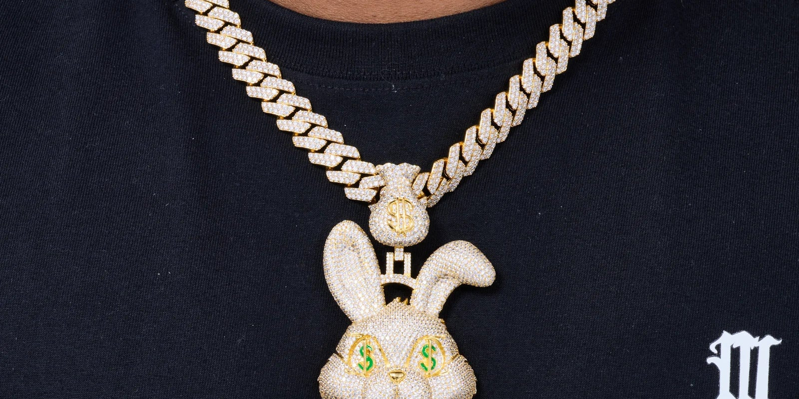 Exploring The Unique Glamour of Moissanite Diamonds in Hip Hop Jewelry