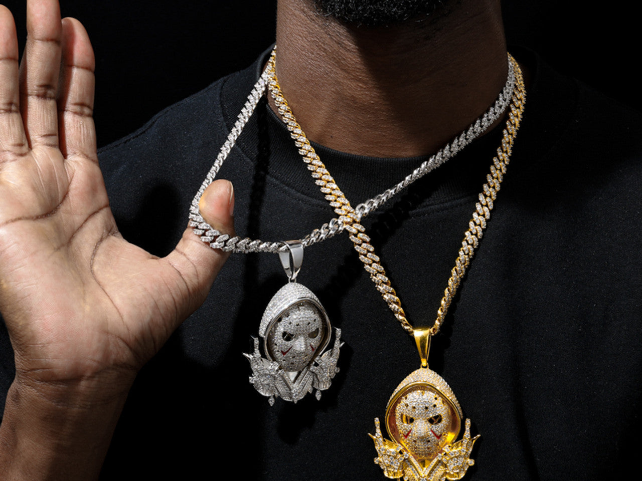 Hip_hop_heavyweights _Exploring the World of Moissanite Chains and Pendants