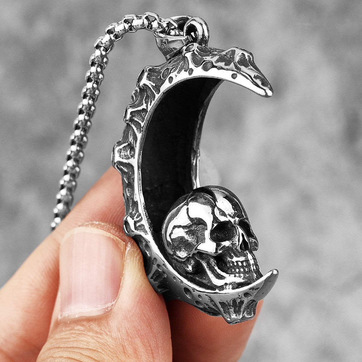 No Fade Stainless Steel Unique Skull On The Moon Street Wear Pendant Chain Necklace