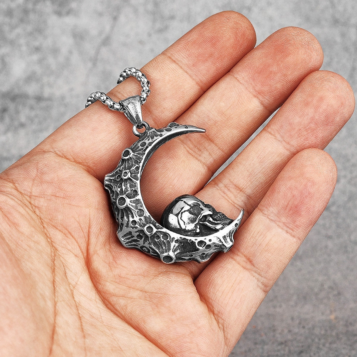No Fade Stainless Steel Unique Skull On The Moon Street Wear Pendant Chain Necklace