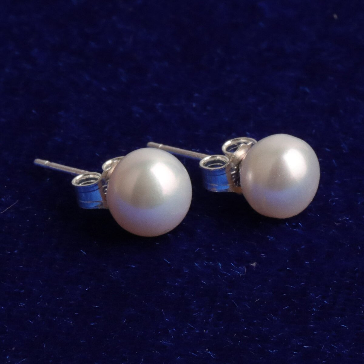 Ladies High Fashion Street Wear Casual Pearl Stud Earrings