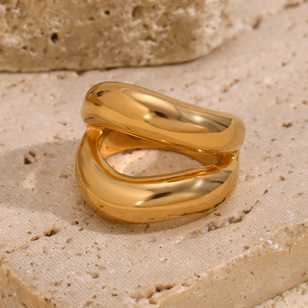 Ladies 18k Gold Stainless Steel Fashion Lips Shape Waterproof Layer Rings