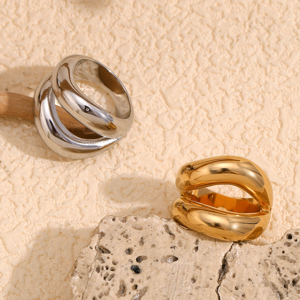 Ladies 18k Gold Stainless Steel Fashion Lips Shape Waterproof Layer Rings