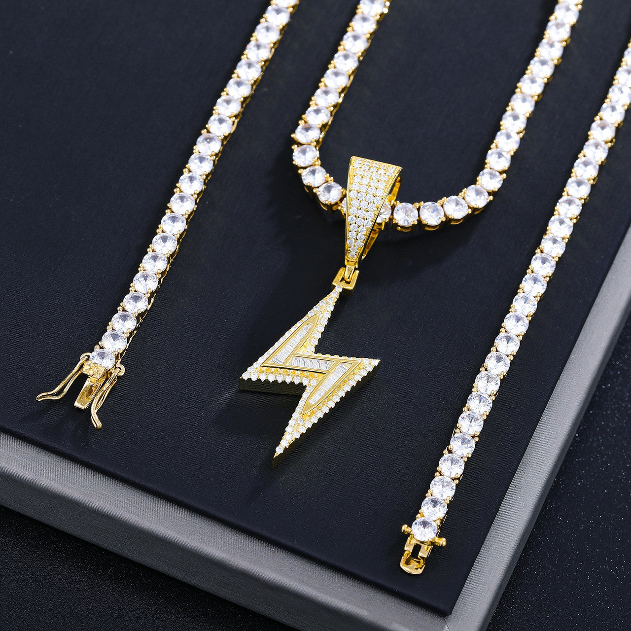 Bling Storm | VVS Genuine Diamond Moissanite Hip Hop Lightning Bolt Pendant