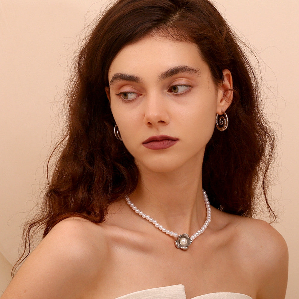 Water Resistant Imitation Pearl 18k Gold Stainless Steel Flower Necklace Pendant