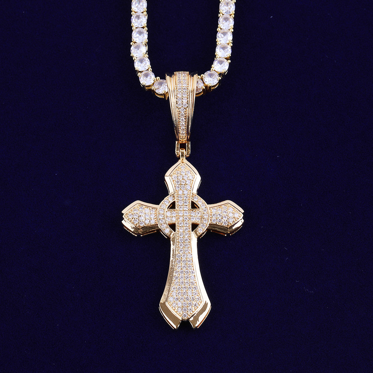 Circle Cross | VVS Diamond CZ Iced Blinged Out Hip Hop Prong Set Cross Pendant