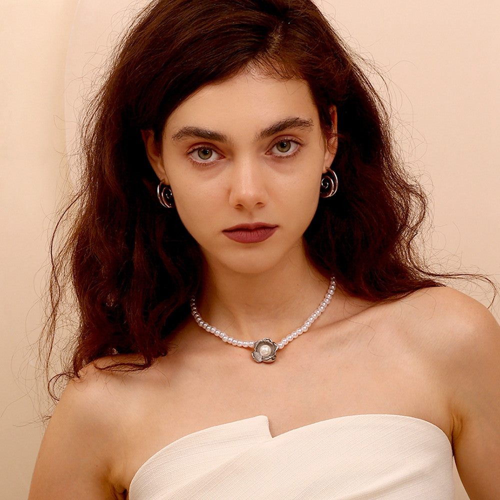 Water Resistant Imitation Pearl 18k Gold Stainless Steel Flower Necklace Pendant