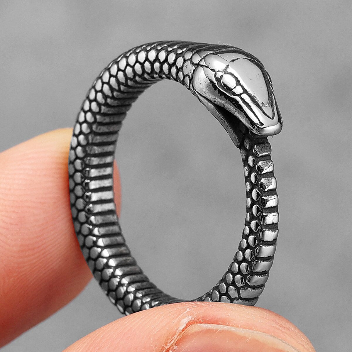 Mens No Fade Stainless Steel Snake Ouroboros Eating Its Tail Street Wear Casual Rings
