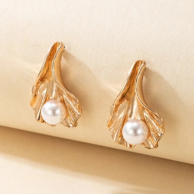 Ladies Antique Vintage Look Bohemian Gold Sea Shell Pearl Earrings