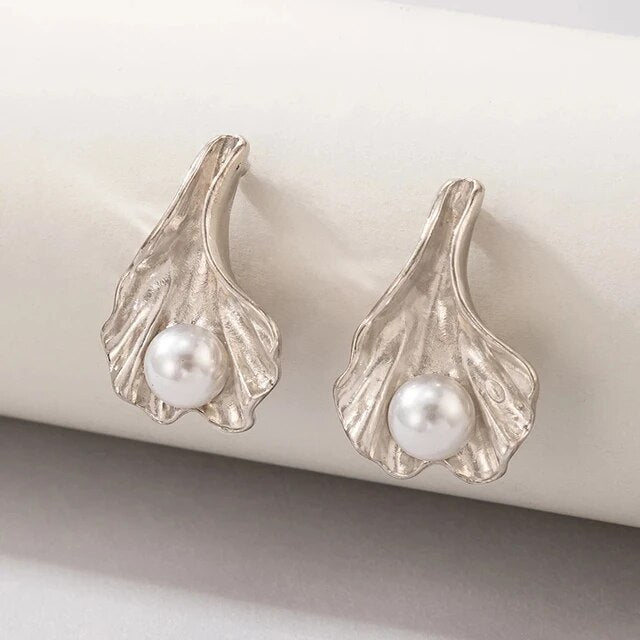 Ladies Antique Vintage Look Bohemian Gold Sea Shell Pearl Earrings