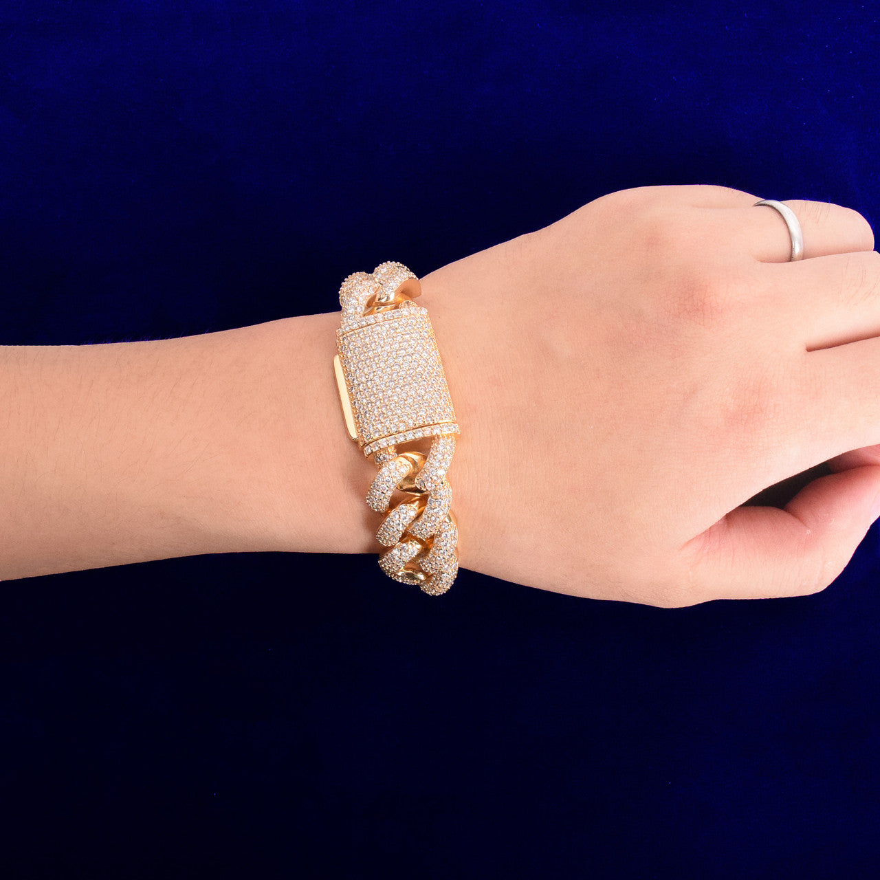 Big Dogs 18mm Street Rock Flooded Ice AAA Stone Designer Cuban Link Hip Hop Bracelets