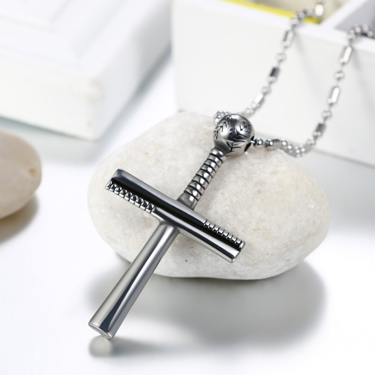 Men&#39;s No Fade Stainless Steel Casual Street Wear Baseball Bat Cross Pendant Chain Necklace