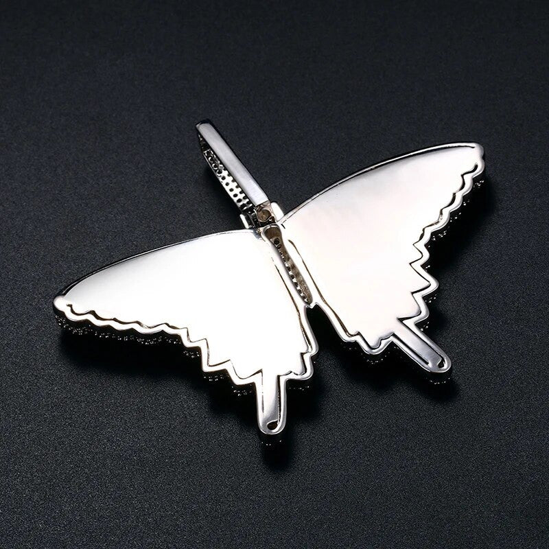 Women&#39;s 3D Beautifully Detailed Butterfly 18k Gold Prong Set Bling Pendant