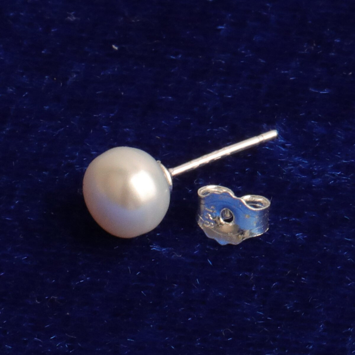 Ladies High Fashion Street Wear Casual Pearl Stud Earrings