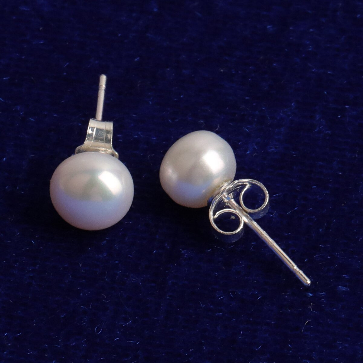 Ladies High Fashion Street Wear Casual Pearl Stud Earrings