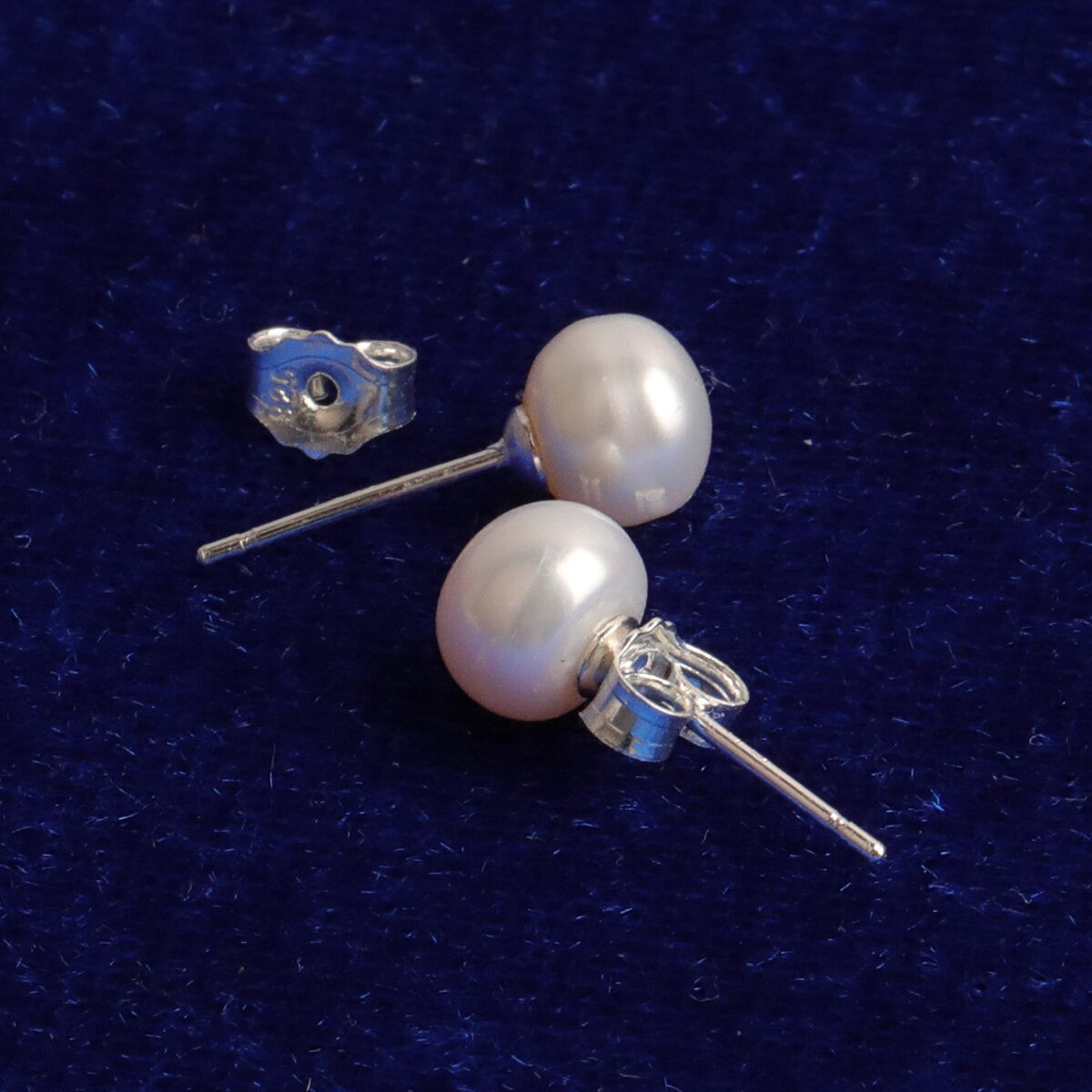 Ladies High Fashion Street Wear Casual Pearl Stud Earrings