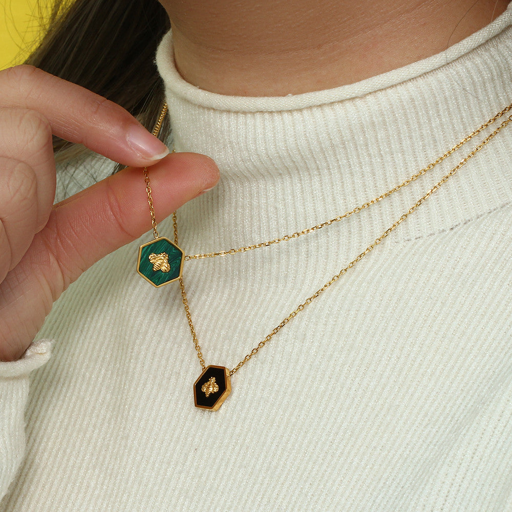 Stainless Steel 18 k Gold Busy Queen Bee Waterproof Chain Necklace Pendant 