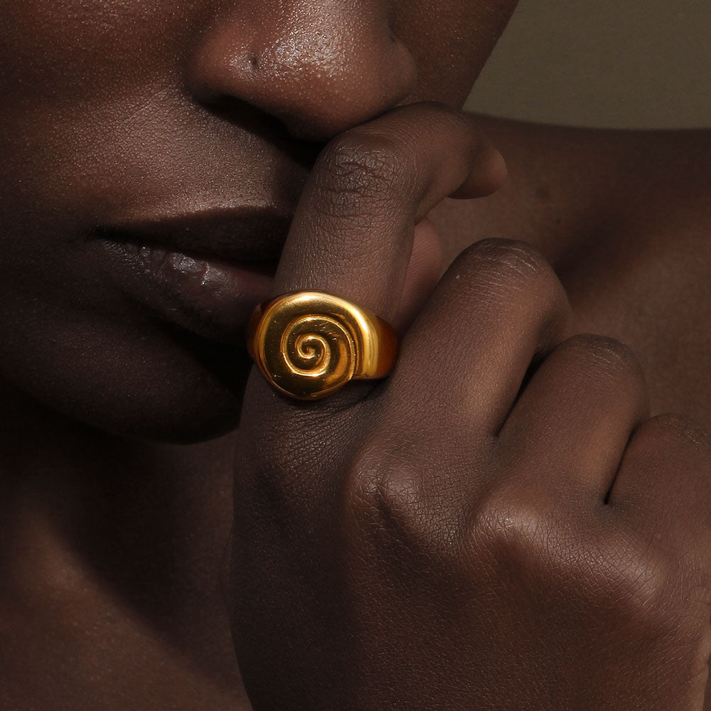 Women&#39;s 18K Gold Plated Smooth Conch Stainless Steel Waterproof Rings