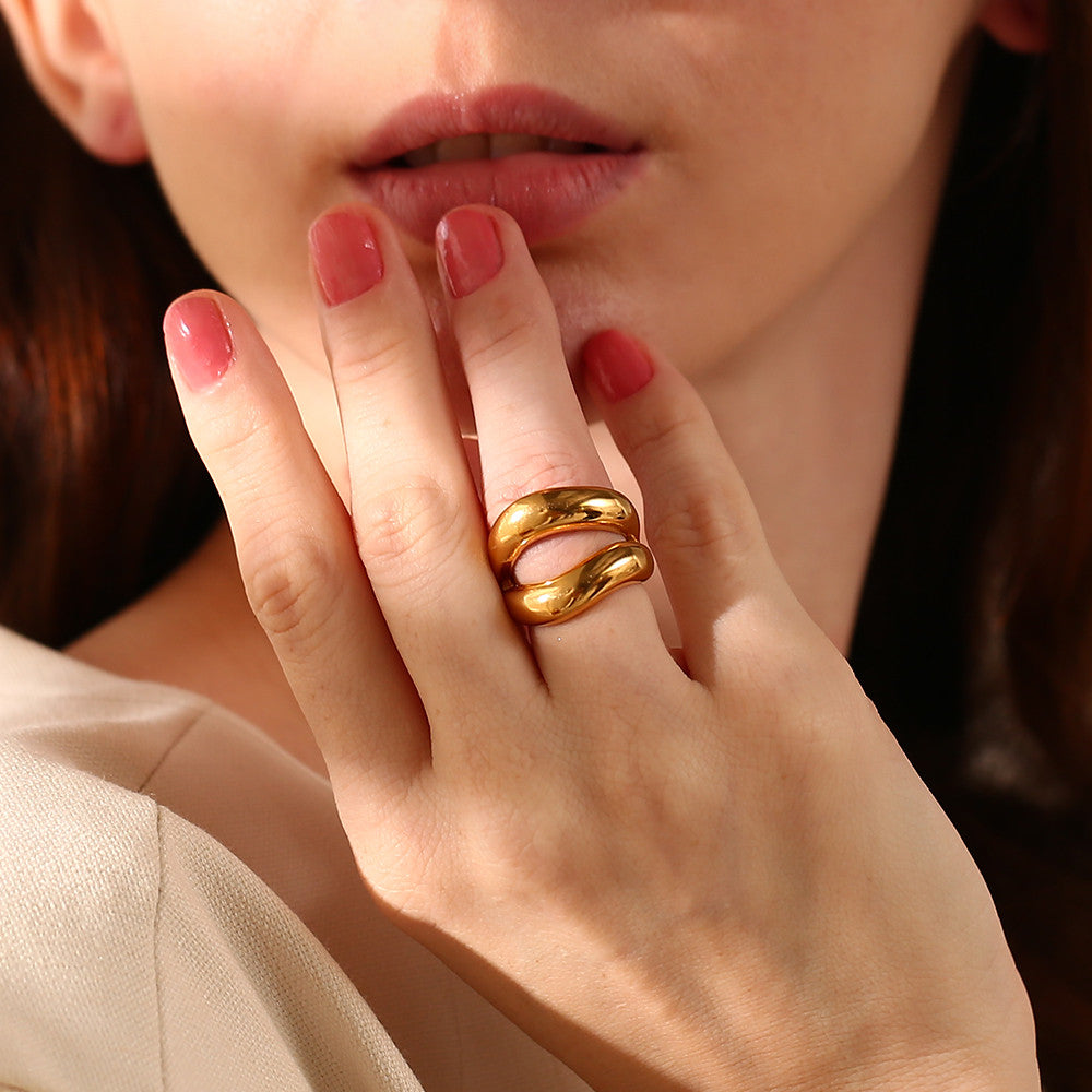 Ladies 18k Gold Stainless Steel Fashion Lips Shape Waterproof Layer Rings