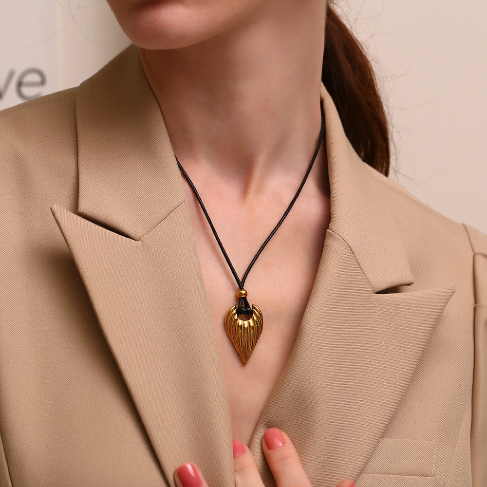 Waterproof Gold Stainless Steel Art Deco Love Heart Leather Rope Necklace