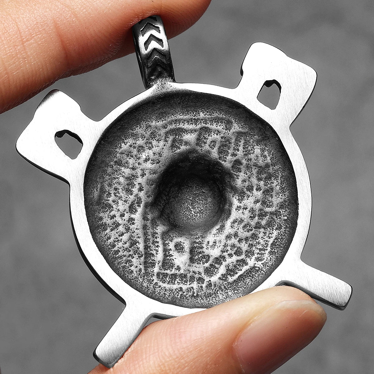Retro Shield | 316L No Fade Solid Stainless Steel Viking Rune Shield Street Style Pendant