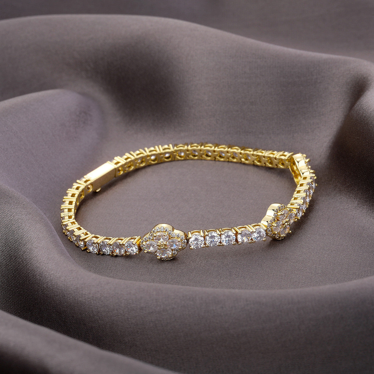 Clover Field | VVS Diamond CZ Iced Blinged Out 4mm Four Leaf Clover Tennis Bracelet