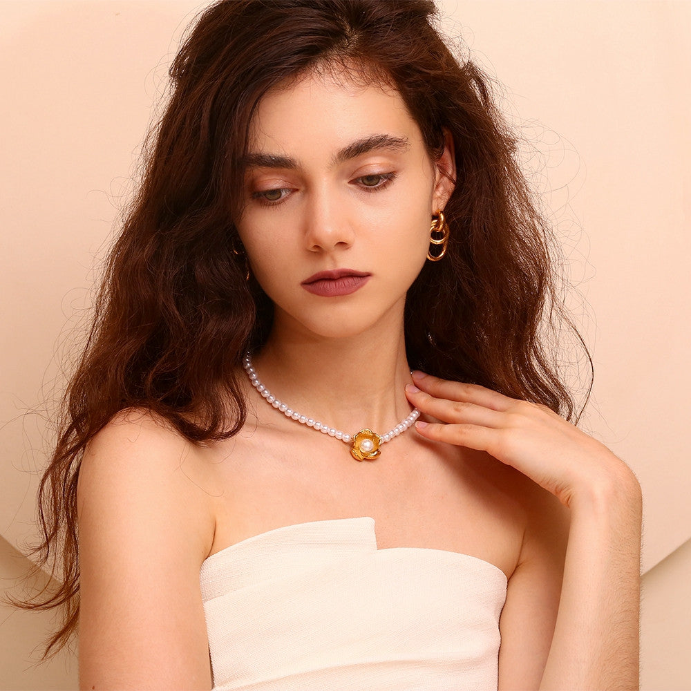 Water Resistant Imitation Pearl 18k Gold Stainless Steel Flower Necklace Pendant