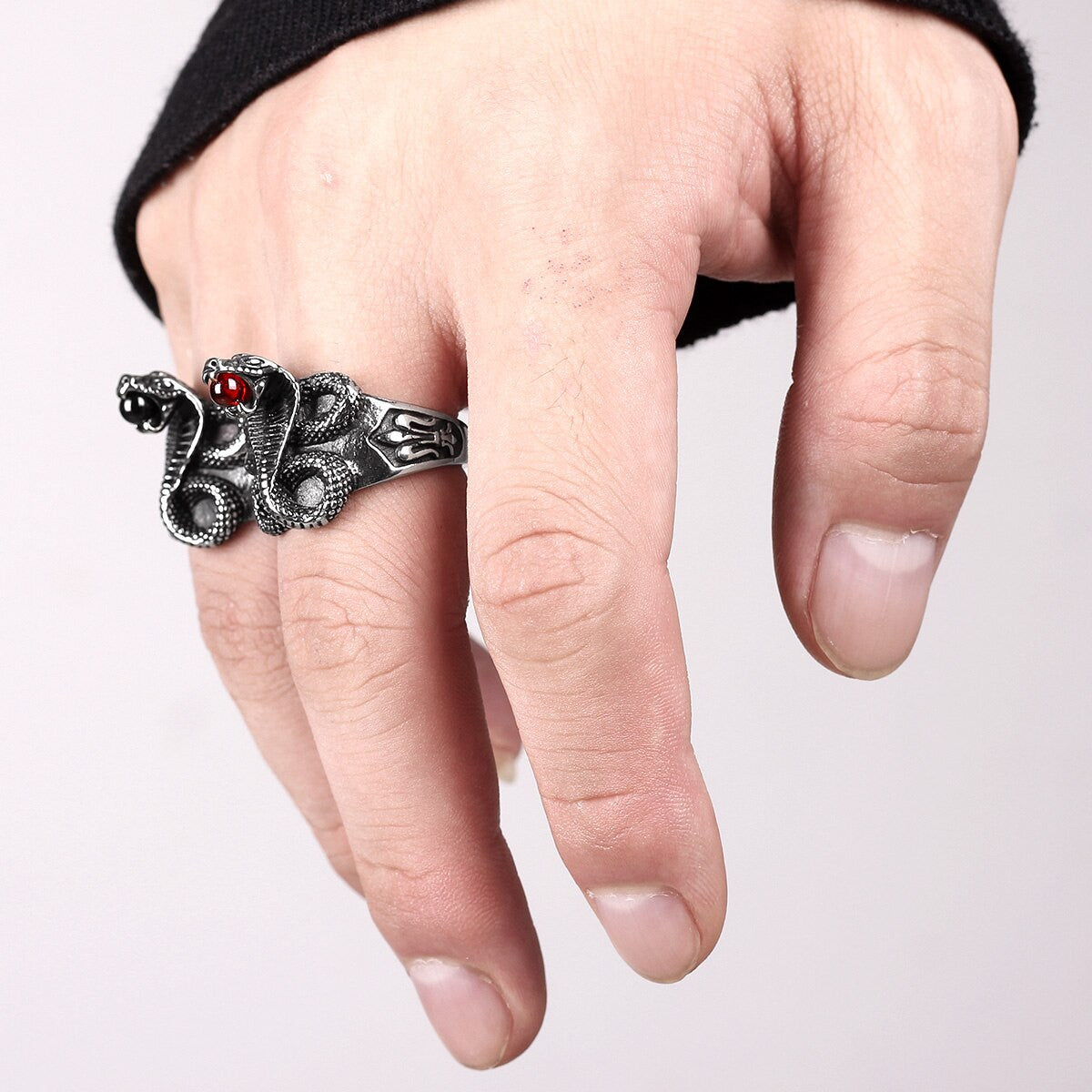 Mens No Fade Stainless Steel Coiled Cobra Snake Street Wear Vintage Rings